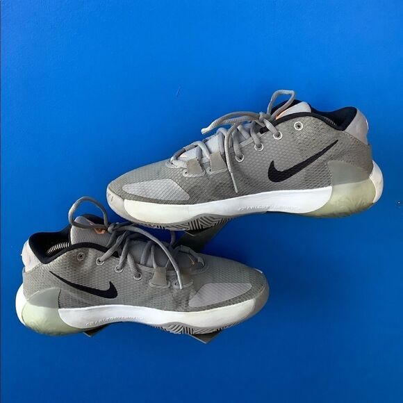 Nike Zoom Freak 1 Mens Size 9 Shoes Sneakers Basketball BQ5422-002 - Picture 1 of 8